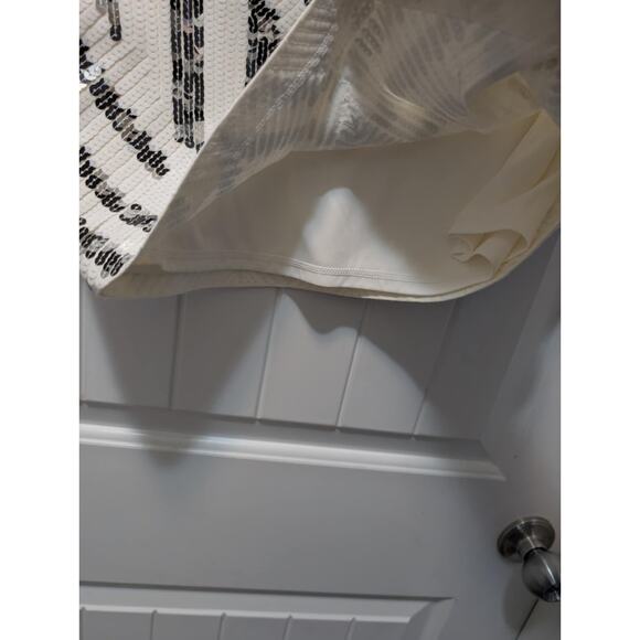 NWT! EXPRESS White Silver Aztec High Waisted Sequin Mini Skirt Bodycon Size M - Picture 5 of 12